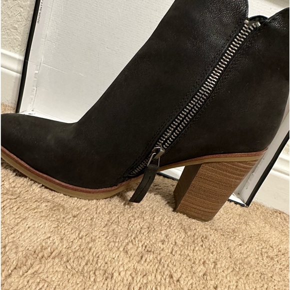 MIA booties ! - Picture 2 of 3